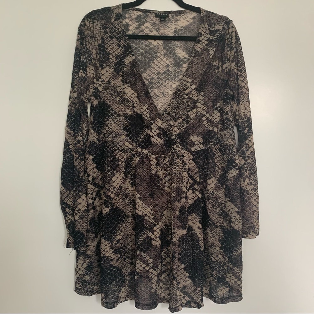 Torrid snake print wrap v neck long sleeve 1X